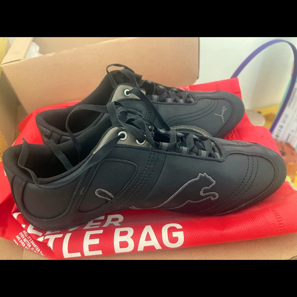 Athletic shoes